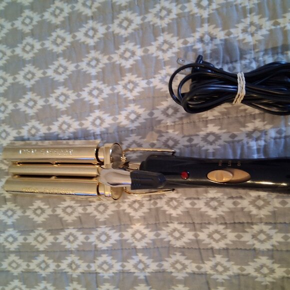 VIDAL SASSOON Gold Series Professional 3-Barrel Waver Crimper Model #VS184 - Picture 1 of 4